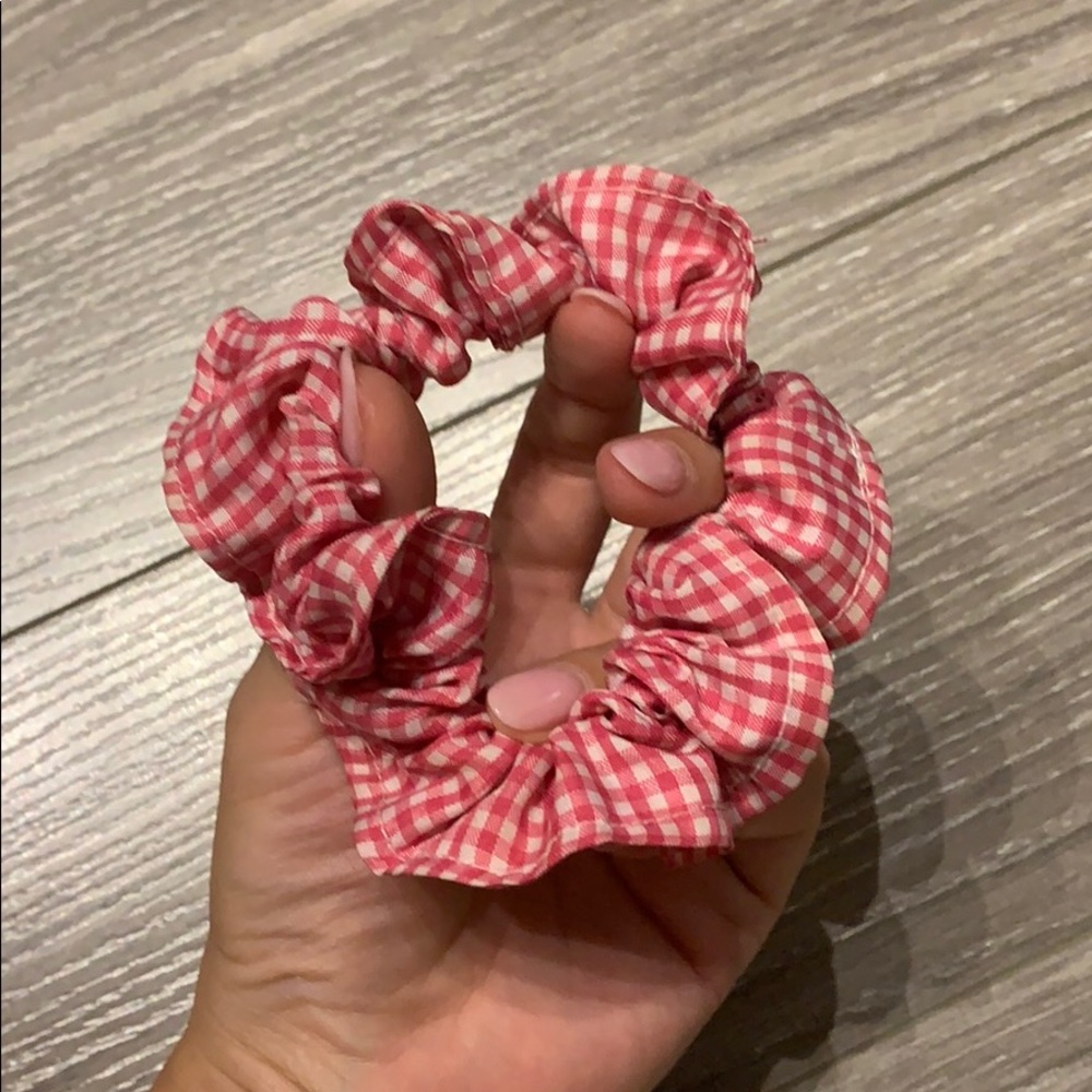 Free hair scrunchies